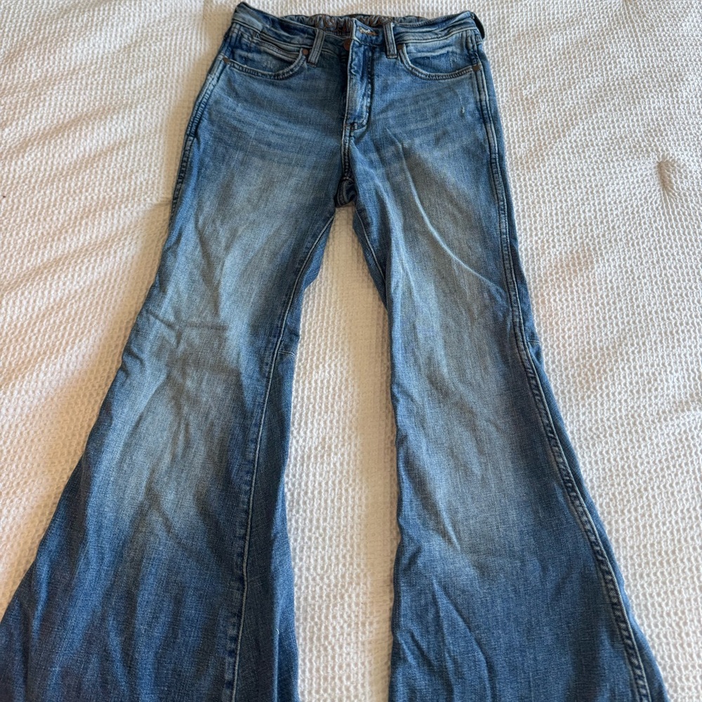 Wrangler Women's Flare Jeans in Light Blue